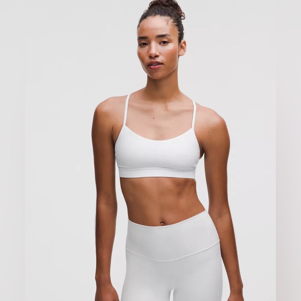 🌸SOLD🌸Lululemon Athletica White Flow Y Bra Nulu
Light Support, A–C Cups